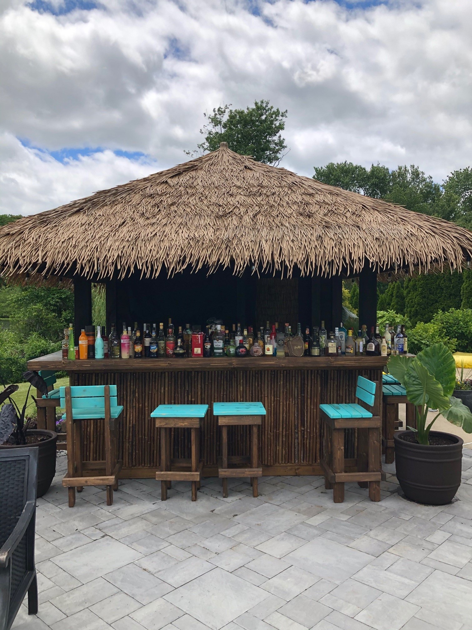 Outdoor Tiki Bar Backyard Decor