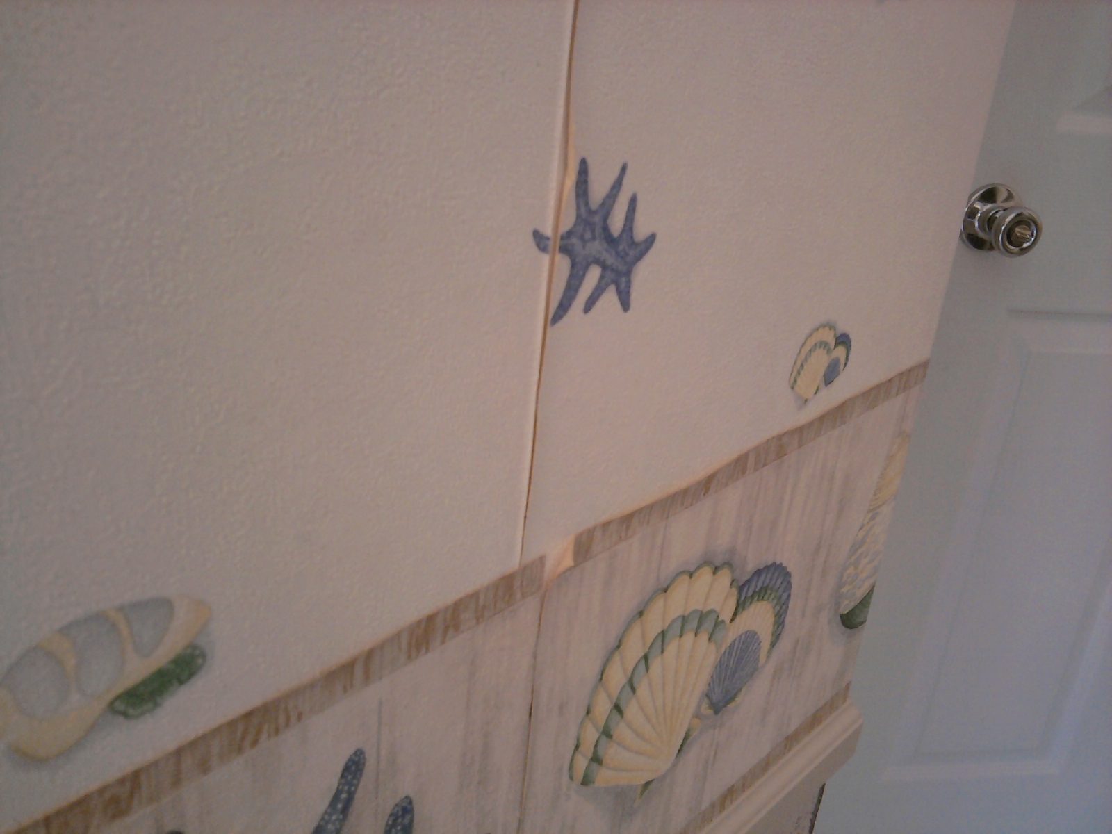 Wallpaper Peeling off Bathroom Walls