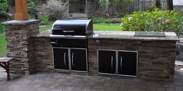 5 Outdoor Kitchen Design Tips from Professional Landscaping Contractors